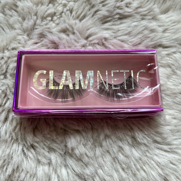 Glamnetic magnetic eye lashes - Picture 2 of 7